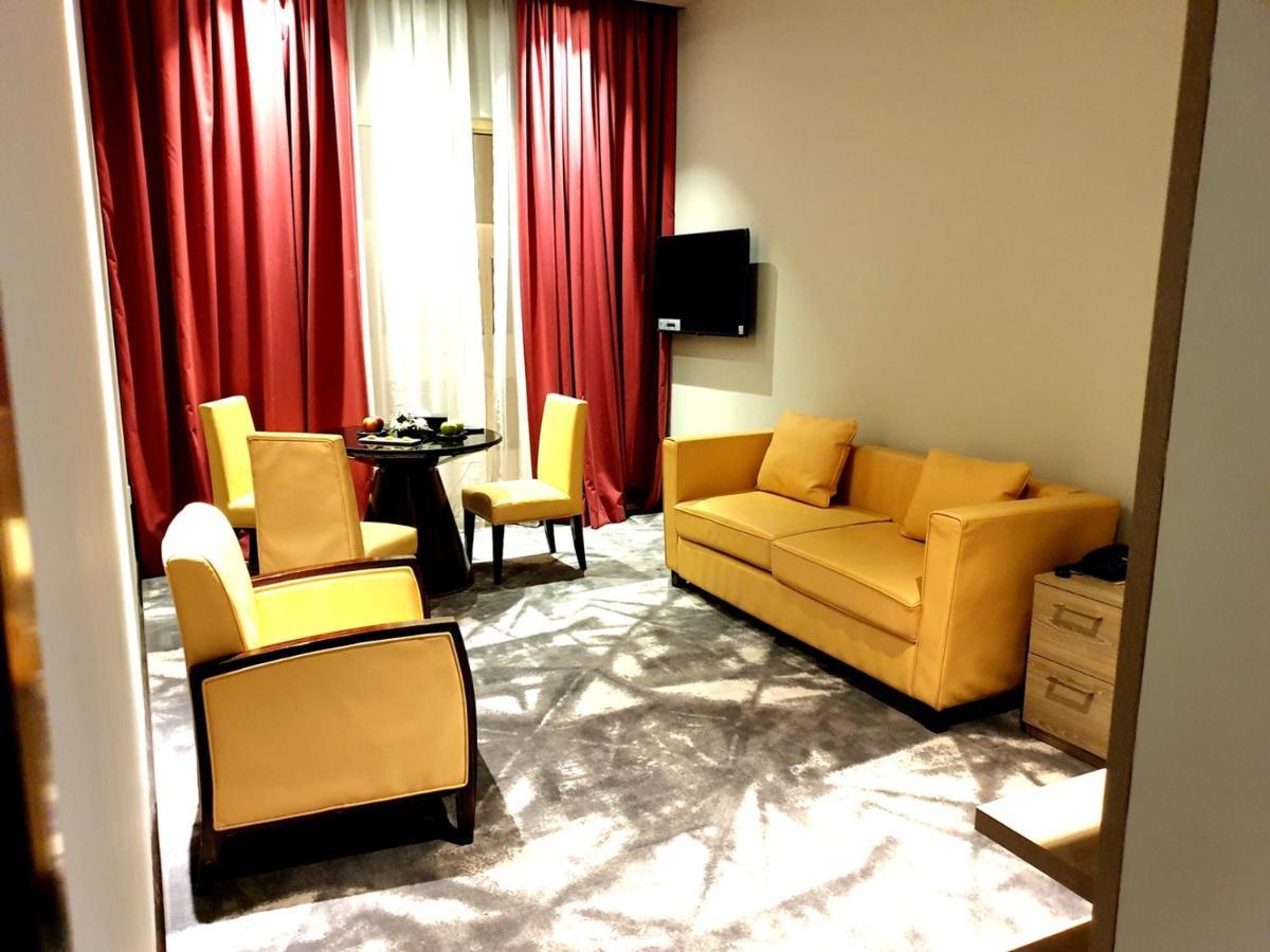 Fortune Atrium Hotel Dubai Bagian luar foto