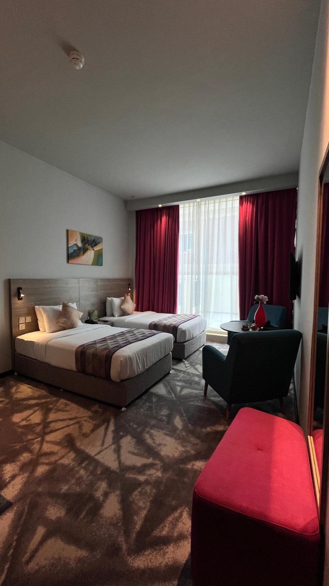 Fortune Atrium Hotel Dubai Bagian luar foto